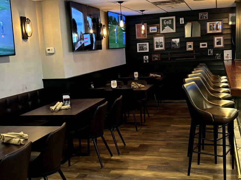 Sandtrap Bar and Grille | Restaurant seating