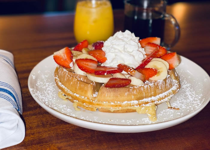 Sandtrap Bar and Grille - Breakfast waffles & Strawberries